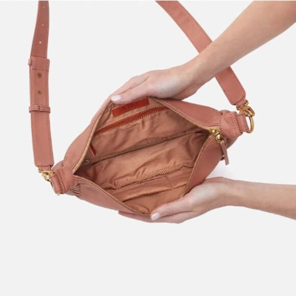 Knox Sling In Pebbled Leather - Picture 3 of 8